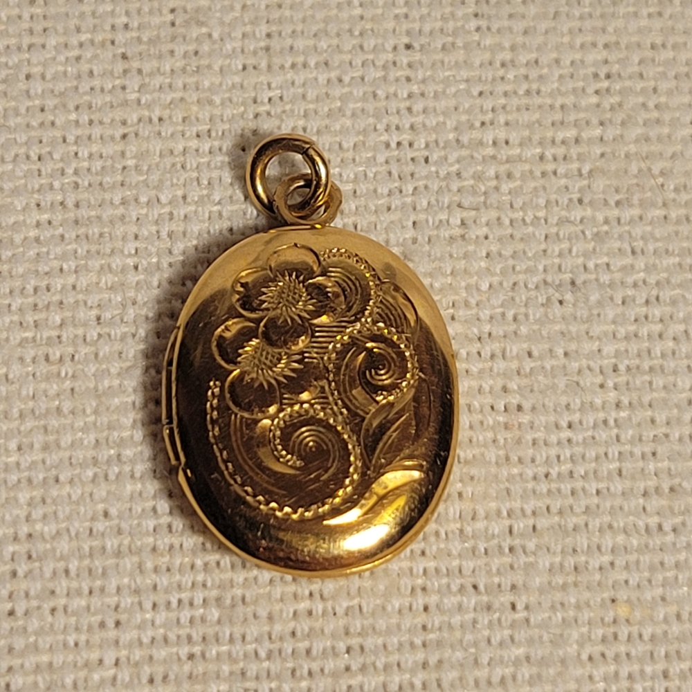 Antique Walter E. Hayward Gold Filled Locket Etched Floral